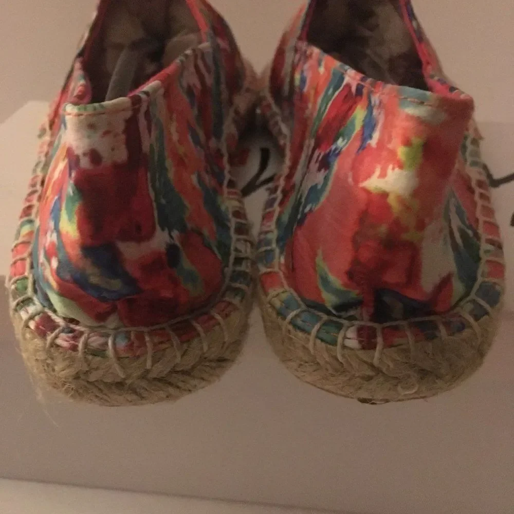 New! Cute Wild Pair Floral Slip on Espadrilles 6
